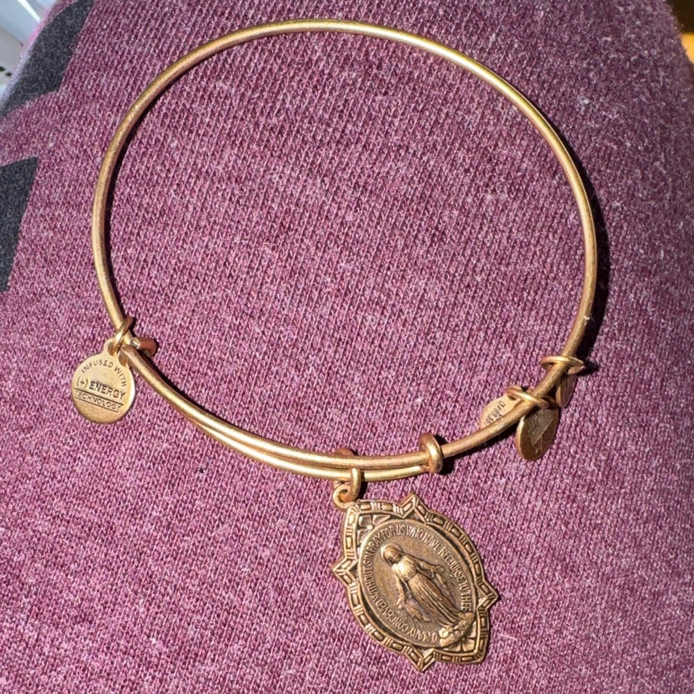 Stack of 9 mixed metal Charm Bangles - Layered Bracelet Set - Picture 9 of 10